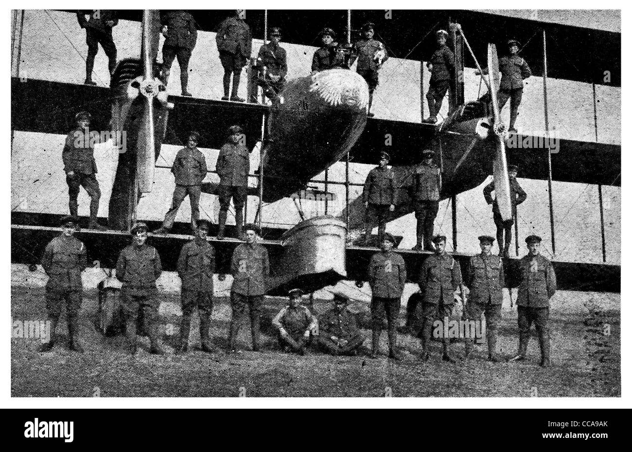 1919 Caproni Ca.4 triplan de pilotes italiens le capitaine britannique habités Keymer Sergent Cornes bombardier lourd italien de l'armée de l'air de l'hélice Banque D'Images