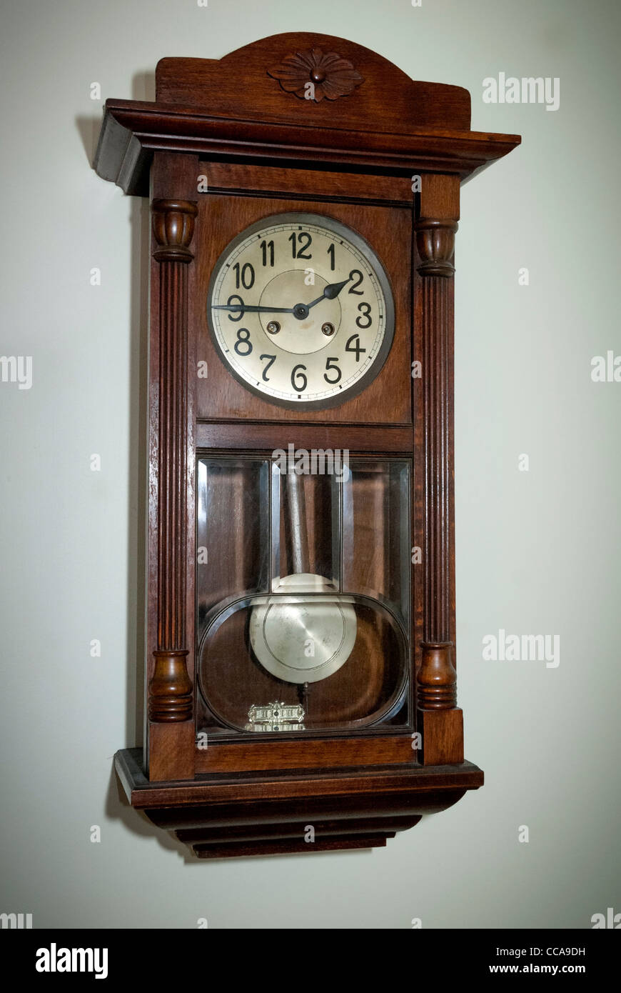 Horloge murale Edwardian antique. Banque D'Images