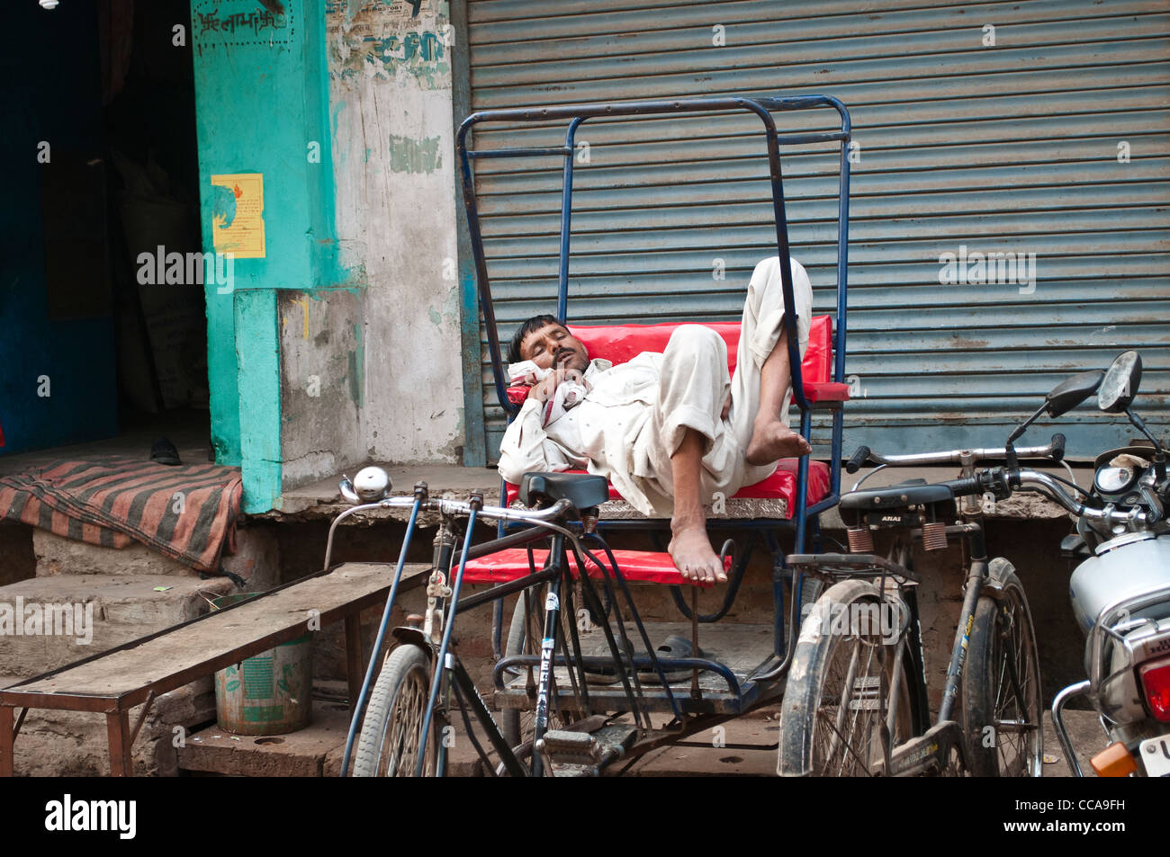 Sleeping in rickshaw Banque de photographies et d’images à haute ...