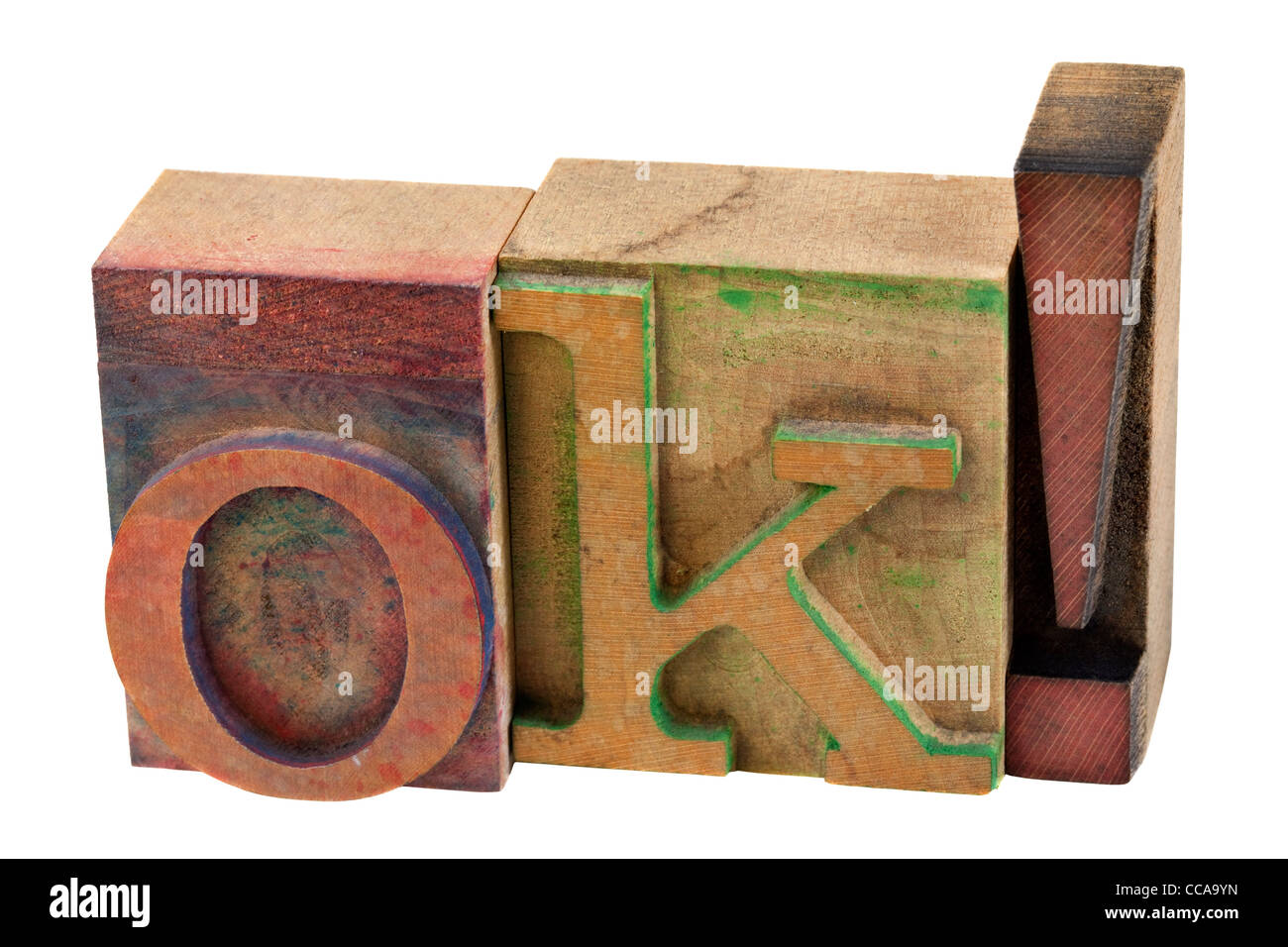 OK en bois vintage type blcks typogravure, tachée par l'encre de couleur, isolated on white Banque D'Images