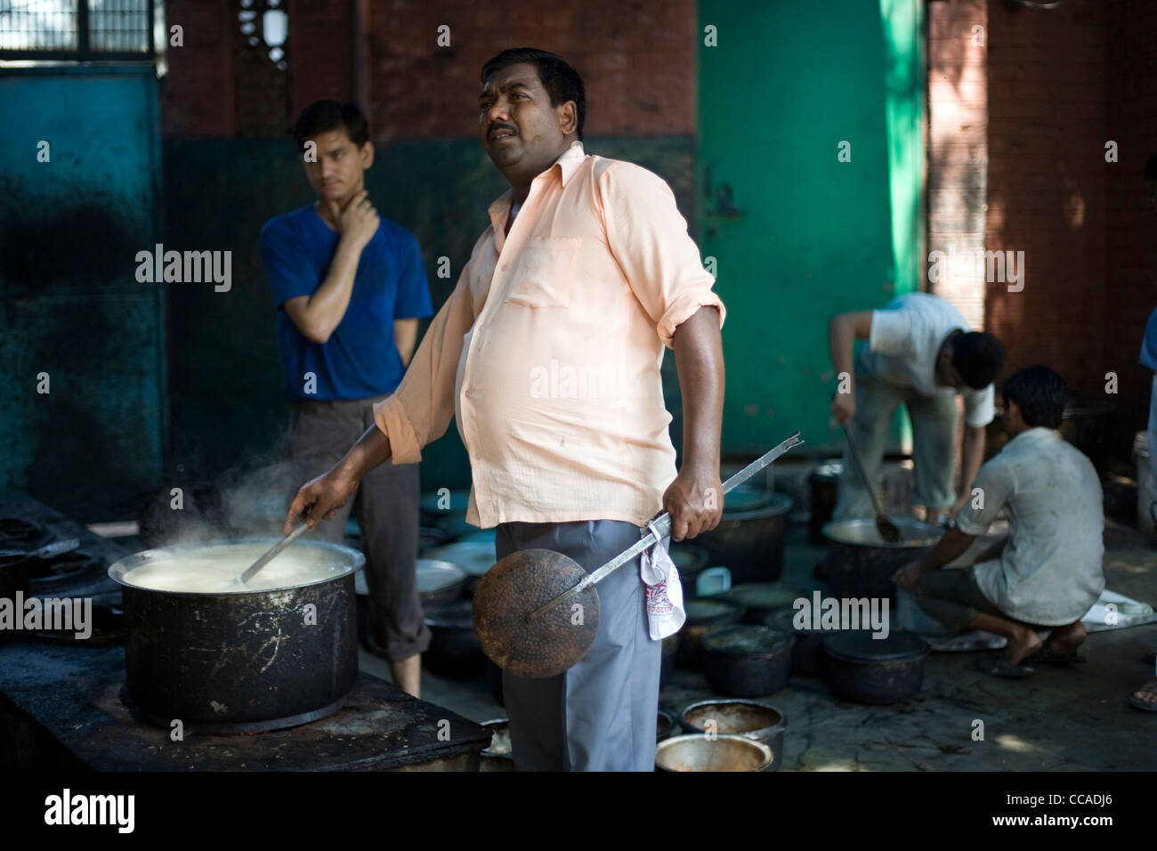Mohammed chef cuisiniers Azad biryani à Babu Shahi Bawarchi, New Delhi, Inde Banque D'Images
