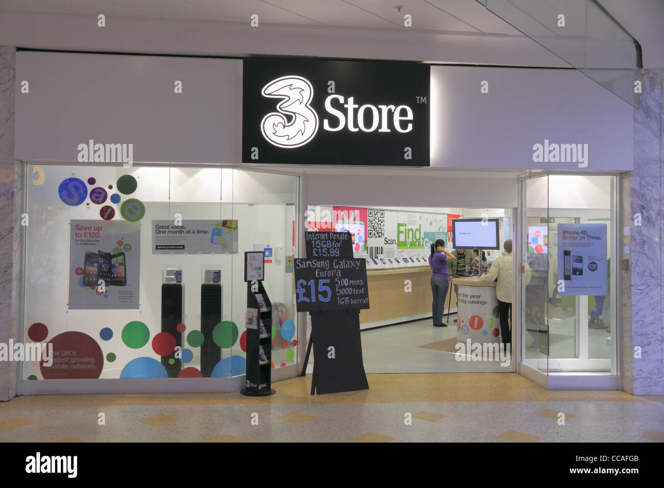 Une cellule mobile téléphone 3 téléphone 3 magasin de vente au détail à Eastbourne, East Sussex, Angleterre. Banque D'Images