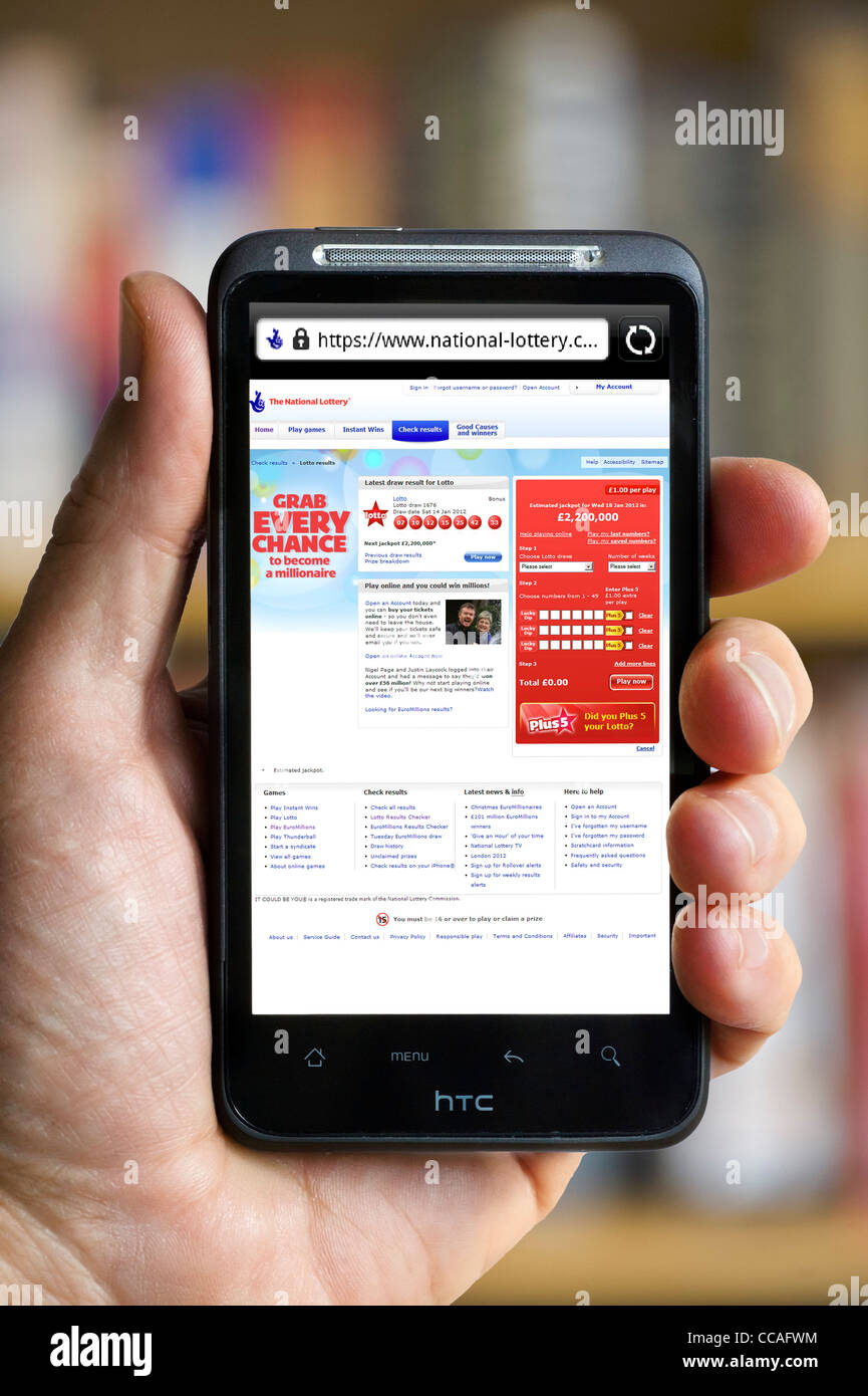 Le UK National Lottery site sur un smartphone HTC Banque D'Images