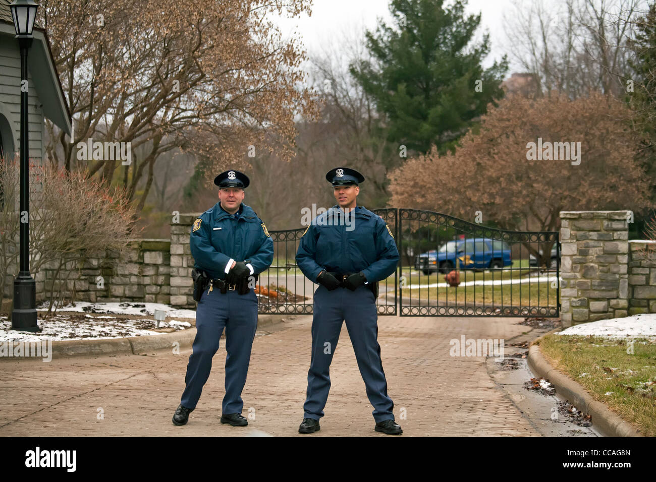 La garde de la police de l'état du gouverneur du Michigan Gated Communauté lors de protestation contre la loi de gestionnaire financier d'urgence Banque D'Images
