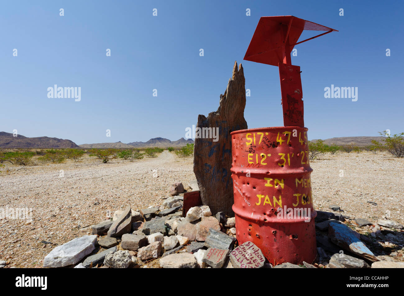 Rooidrom (tambour), un repère sur le carrefour de plusieurs pistes dans le  nord-ouest de la Namibie Photo Stock - Alamy