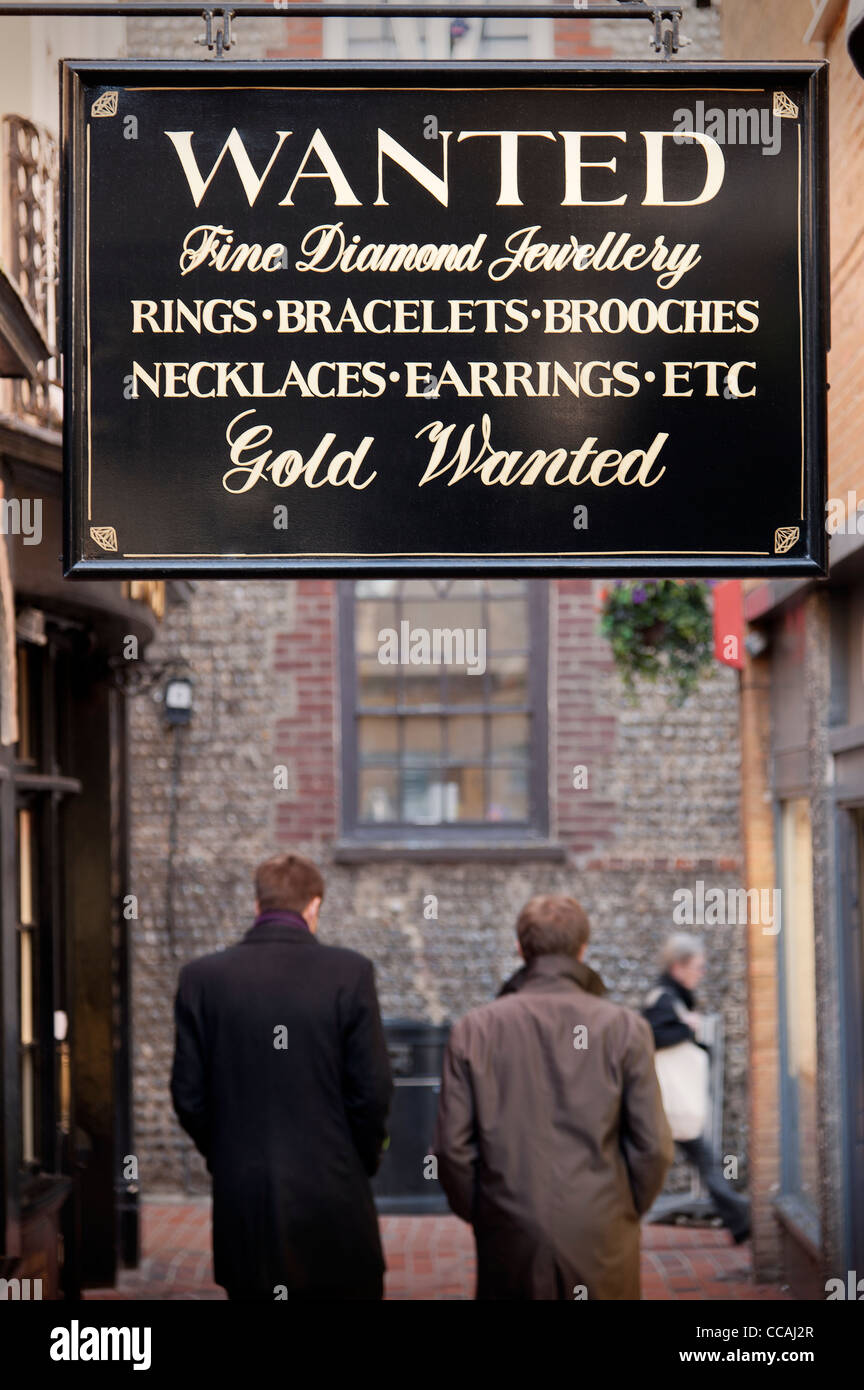 Un signe au-dessus de Brighton lanes jewellers voulant la diamants, bagues, bracelets, broches, colliers boucles d'or et de Brighton Sussex England uk Banque D'Images