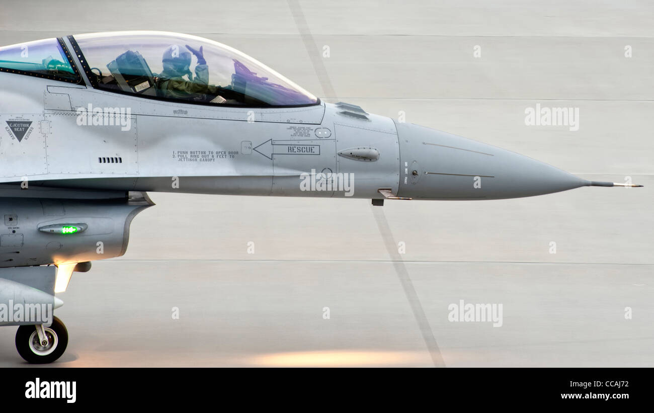 F-16 au roulage Banque D'Images
