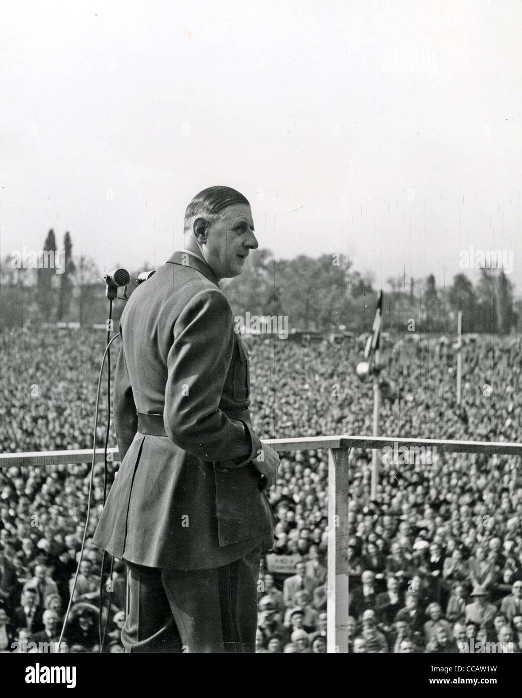 Le général CHARLES DE GAULLE prononce un discours, en 1944, lors de sa visite au Canada Banque D'Images