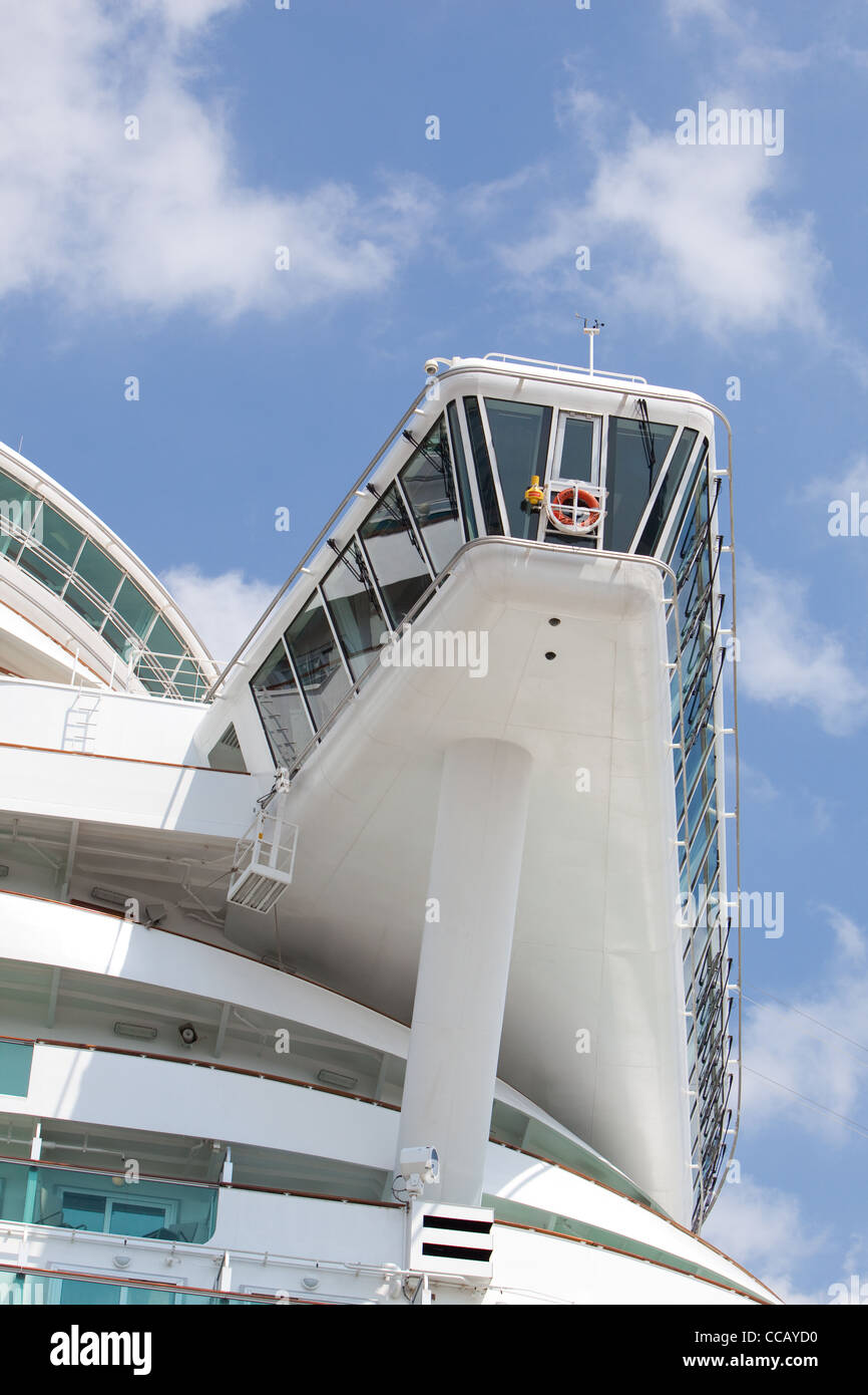 Des ailerons de passerelle de navigation /bridge deck on cruise ship Banque D'Images