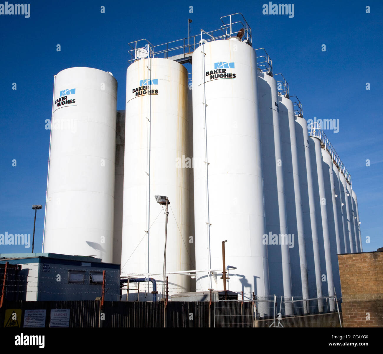 Baker Hughes, réservoirs de stockage Stockage de lubrification de forage, Great Yarmouth, England Banque D'Images