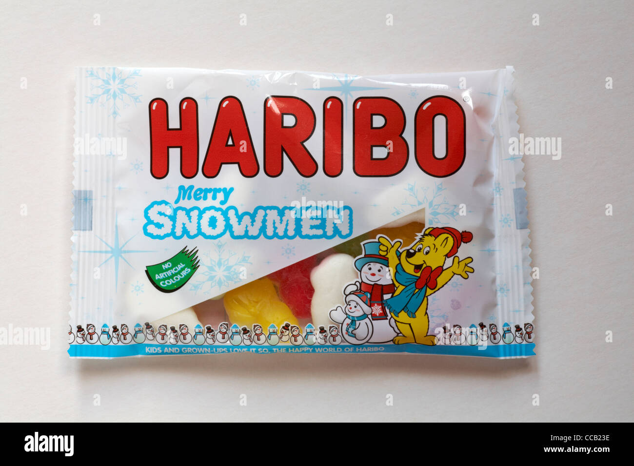 Sachet de bonbons Haribo joyeux bonhommes isolé sur fond blanc Photo