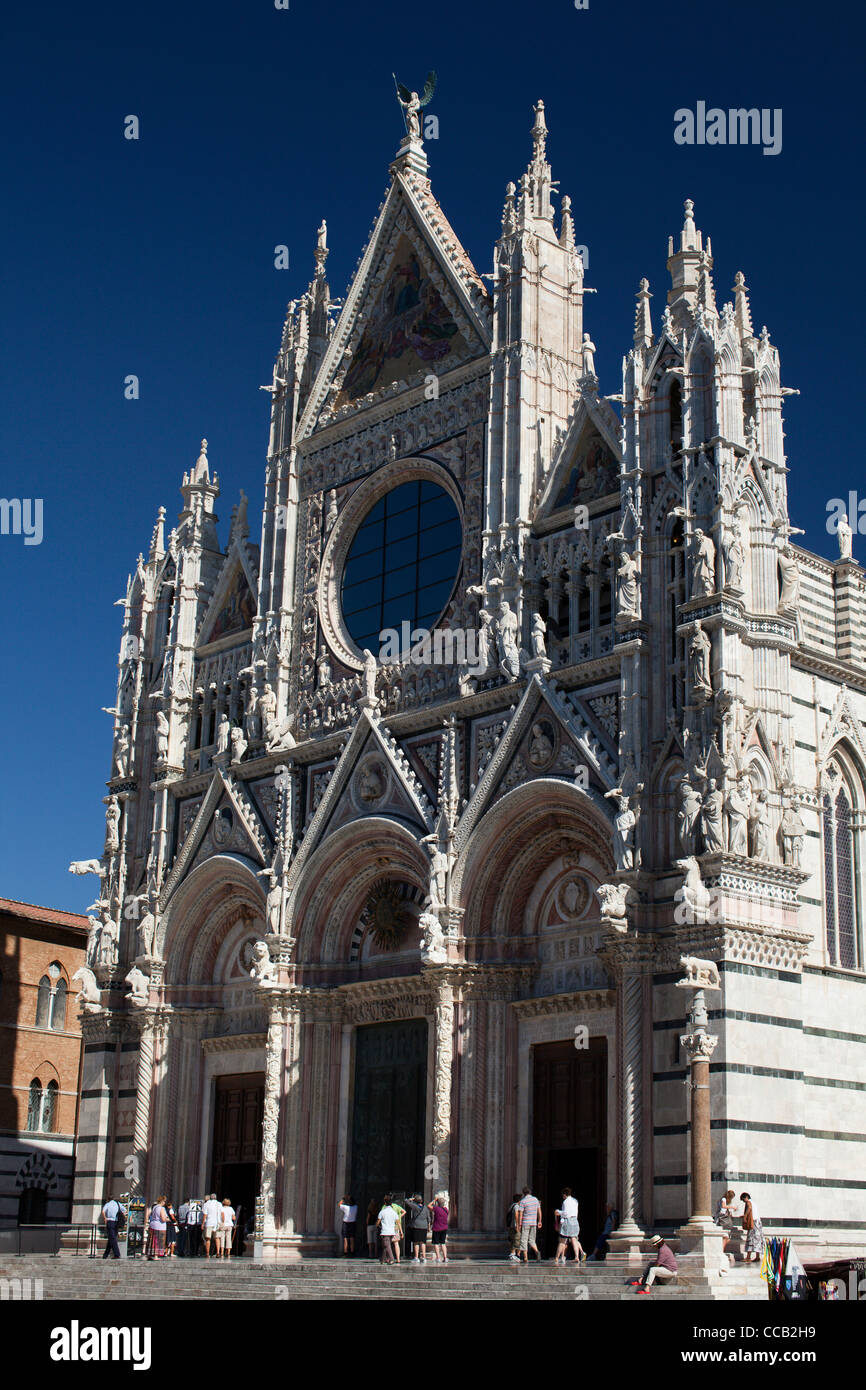 L'avant de la cathédrale (Duomo), Sienne. L'Italie. Banque D'Images