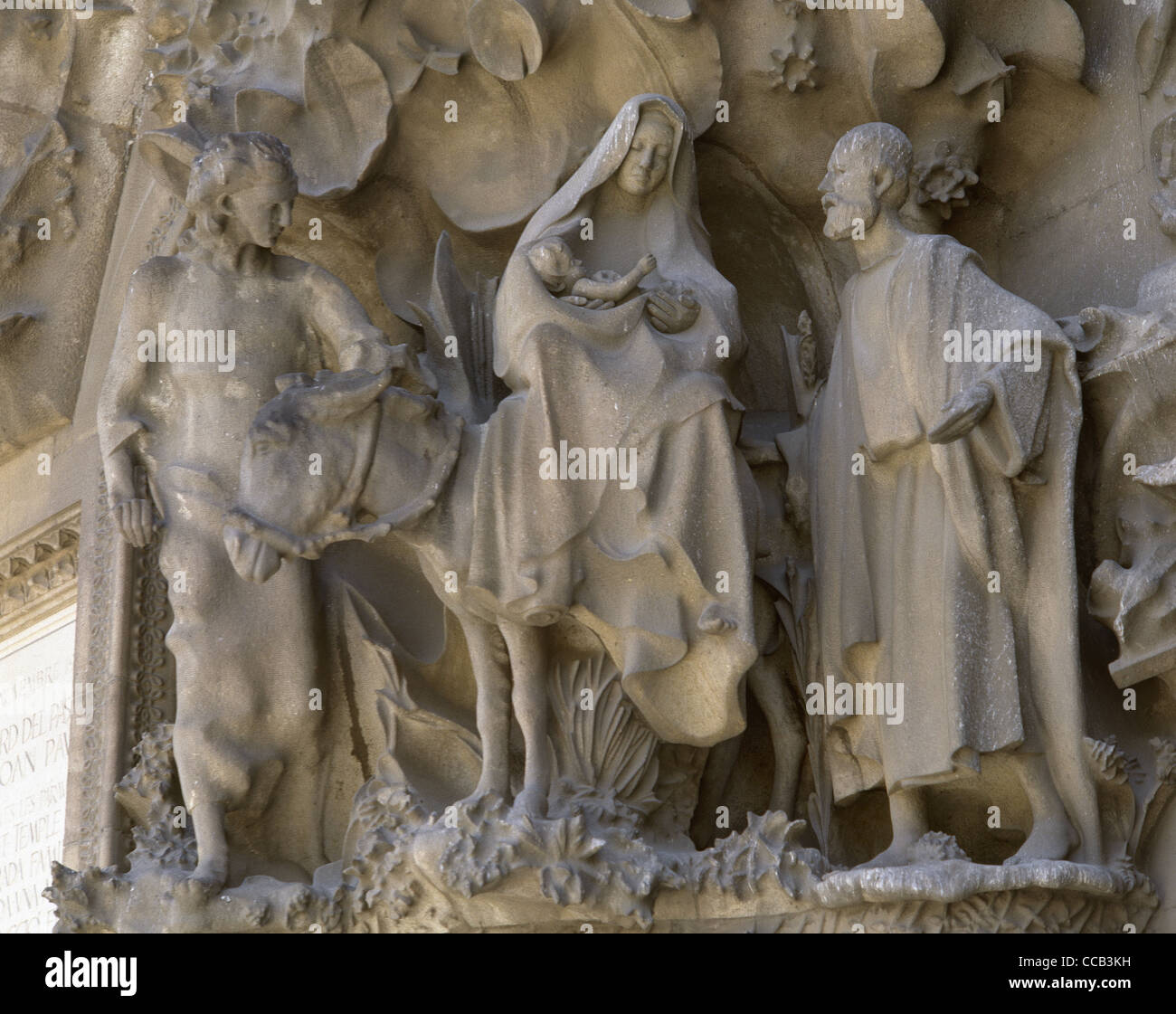 Basilique de la Sainte Famille. Façade de la nativité. Portique de l