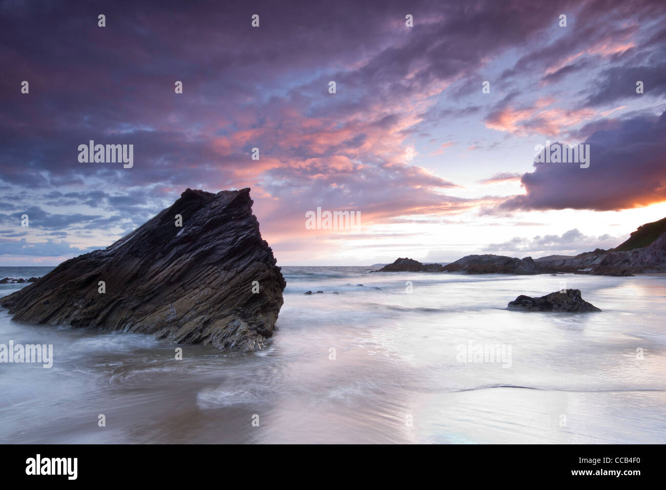 Coucher de soleil sur Sharrow Whitsand Bay Plage Cornwall UK Banque D'Images