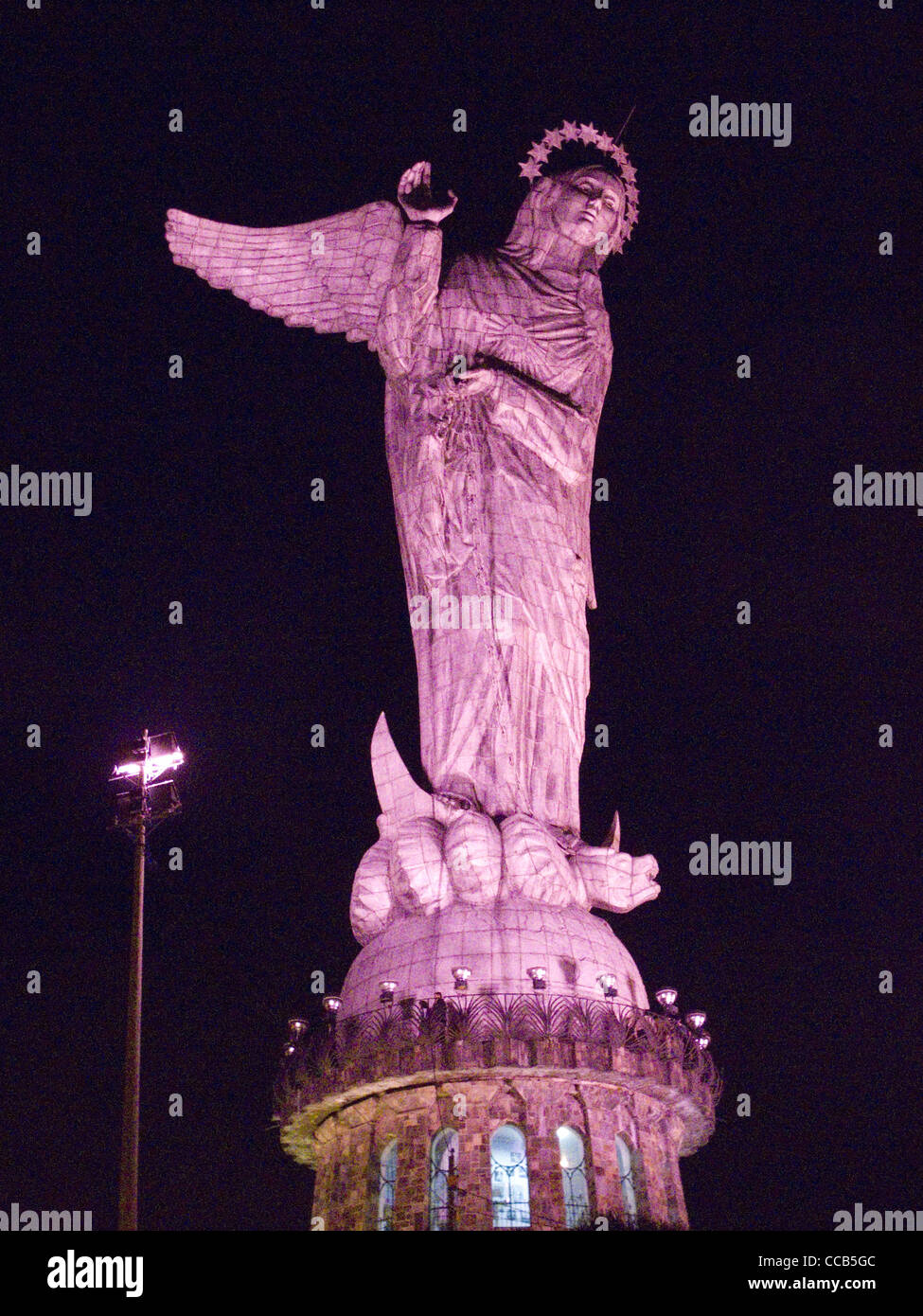 Equateur Quito Statue de la Vierge nuit Banque D'Images