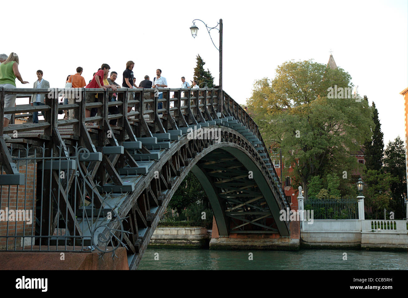 Ponte dell'Accademia, un pont sur le Grand Canal à Venise, Italie. Banque D'Images