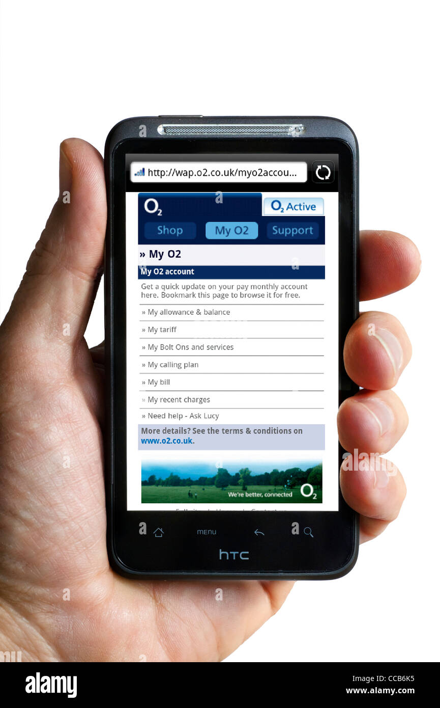Vérification d'un O2 compte mobile sur un smartphone HTC, UK Banque D'Images