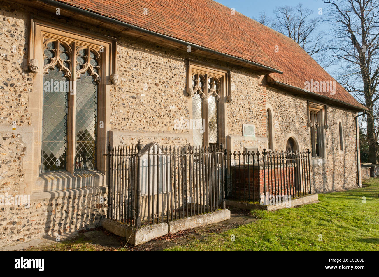 All Saints Church, Laver, Essex, Angleterre montrant la tombe du philosophe anglais John Locke. Banque D'Images