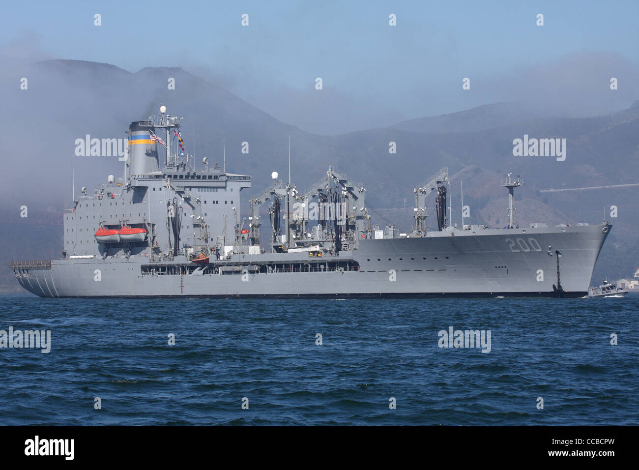 La Henry J. Kaiser classe oiler USNS Guadalupe (T-AO-200) entre dans la baie de San Francisco Banque D'Images