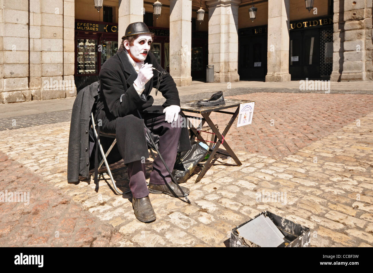 L'EUROPE, Espagne, Madrid, Plaza Major, centre historique de la ville, l'artiste de rue Charlie Chaplin Banque D'Images