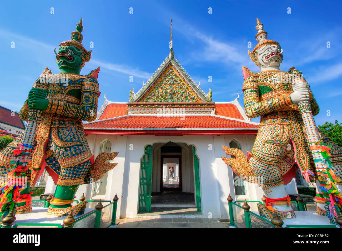 Les tuteurs à l'entrée | Wat Arun (Temple de l'aube) | Bangkok Banque D'Images