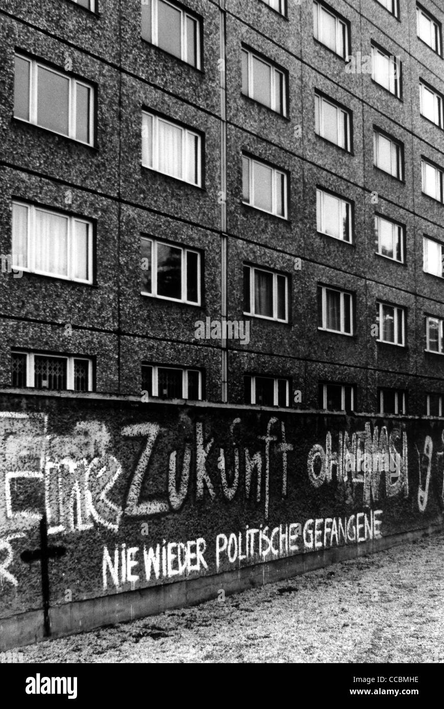 Des slogans contre l'arrestation de l'opposition politique à l'administration du district du ministère de la sécurité d'Etat de Dresde. Banque D'Images