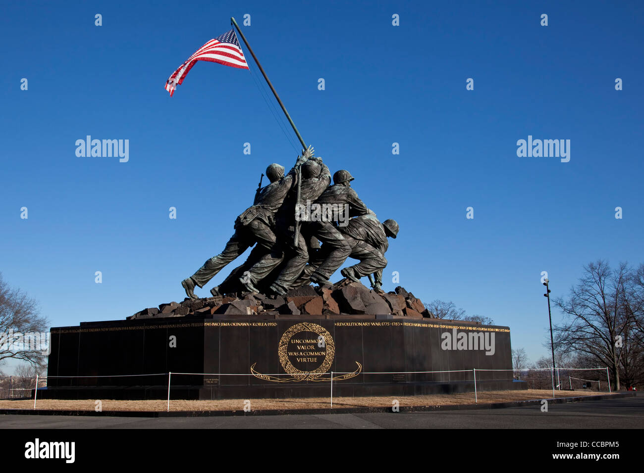 L'Iwo Jima Memorial d'Arlington, en Virginie de l'autre côté de la rivière Potomac, à partir de Washington DC. Banque D'Images