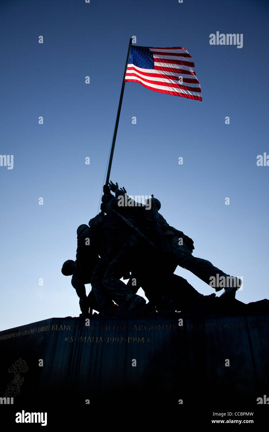 L'Iwo Jima Memorial d'Arlington, en Virginie de l'autre côté de la rivière Potomac, à partir de Washington DC. Banque D'Images