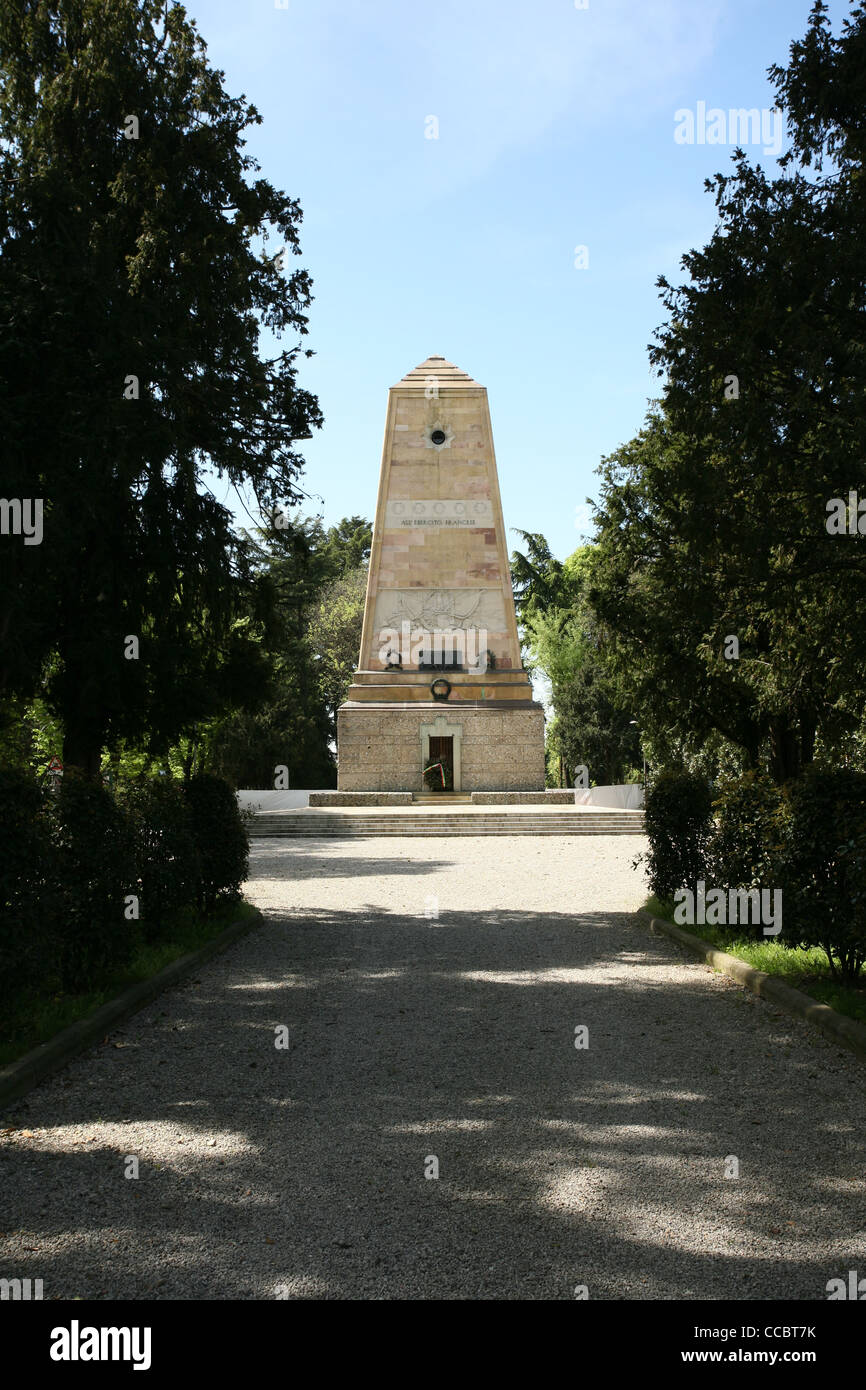 Magenta, Ossario caduti, statua gen. Mac Mahon, Lombardie, Italie, Europe Banque D'Images