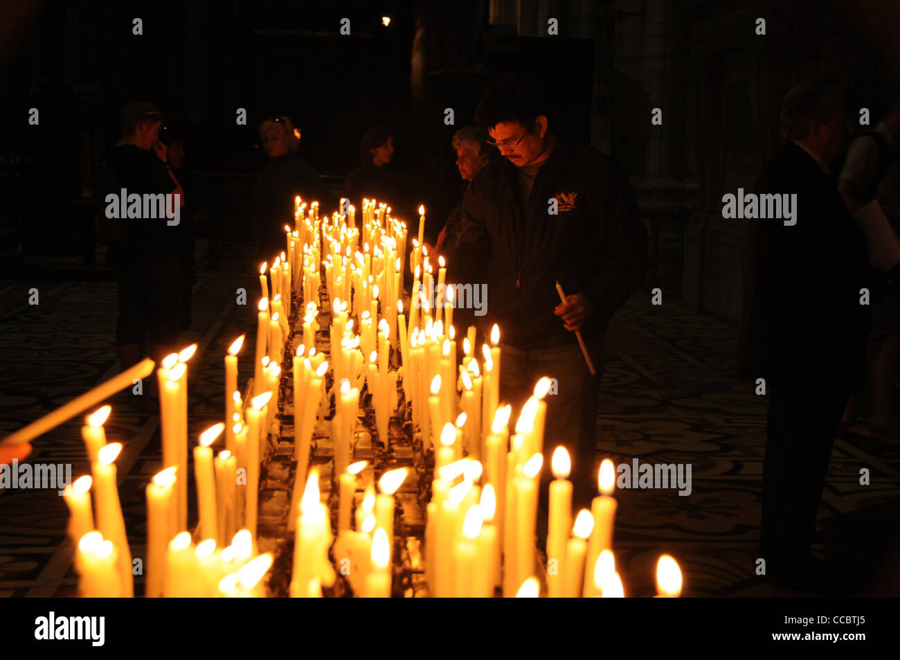 Duomo, de l'intérieur, plafonnier, Milan, Lombardie, Italie, Europe Banque D'Images