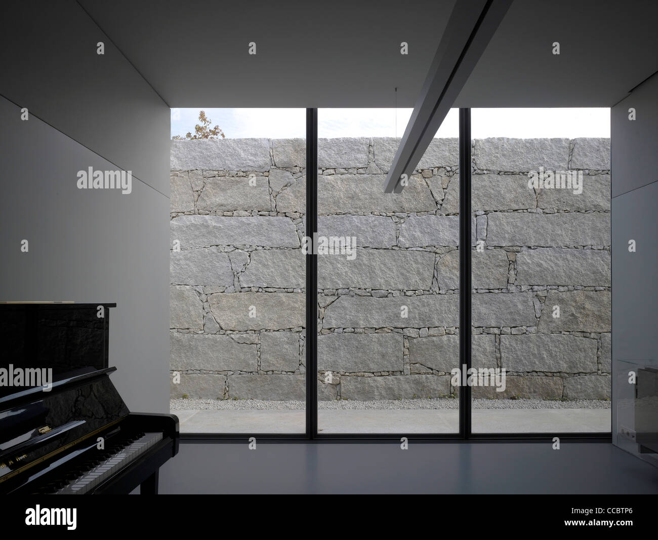 Un classique moderne blanc plus de l'École de musique historique Banque D'Images