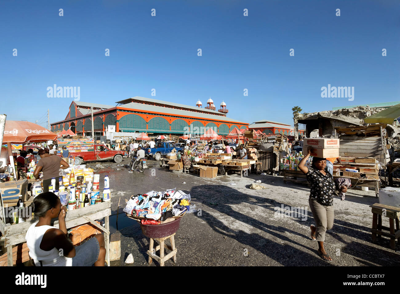 John Mcaslan  + Partners sont fiers de faire partie de l'achèvement de l'historique du marché du fer dans la région de Port-au-Prince le marché de fer Banque D'Images