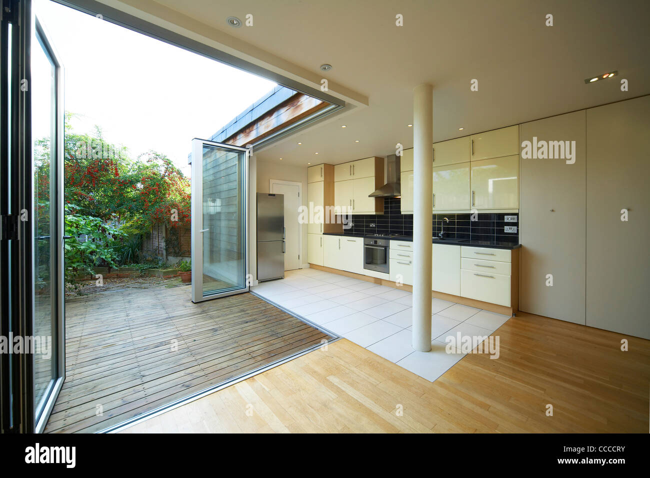 Maison privée ARCHICRAFT ROB MATHISON SOUTH WOODFORD LONDON UK 2009 INTERIOR SHOT MONTRANT L'ÉLÉGANCE DE L'OPEN PLAN Banque D'Images