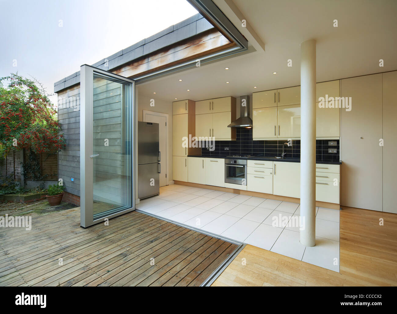 Maison privée ARCHICRAFT ROB MATHISON SOUTH WOODFORD LONDON UK 2009 INTERIOR SHOT MONTRANT L'ÉLÉGANCE DE L'OPEN PLAN Banque D'Images