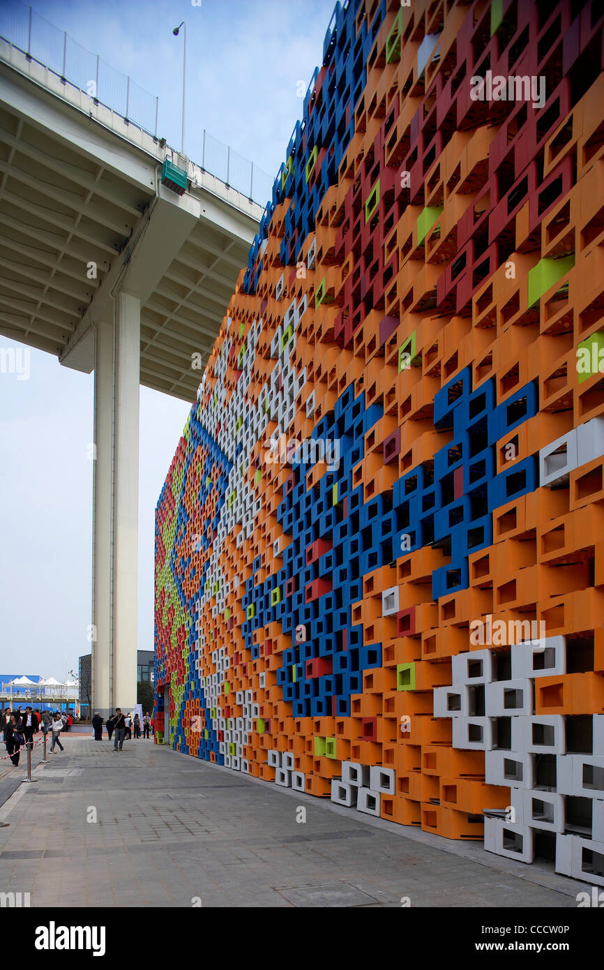 La Chine. Vue extérieure de la structure montrant son design coloré sur la base d'un tissage de tapis traditionnels serbes' Banque D'Images