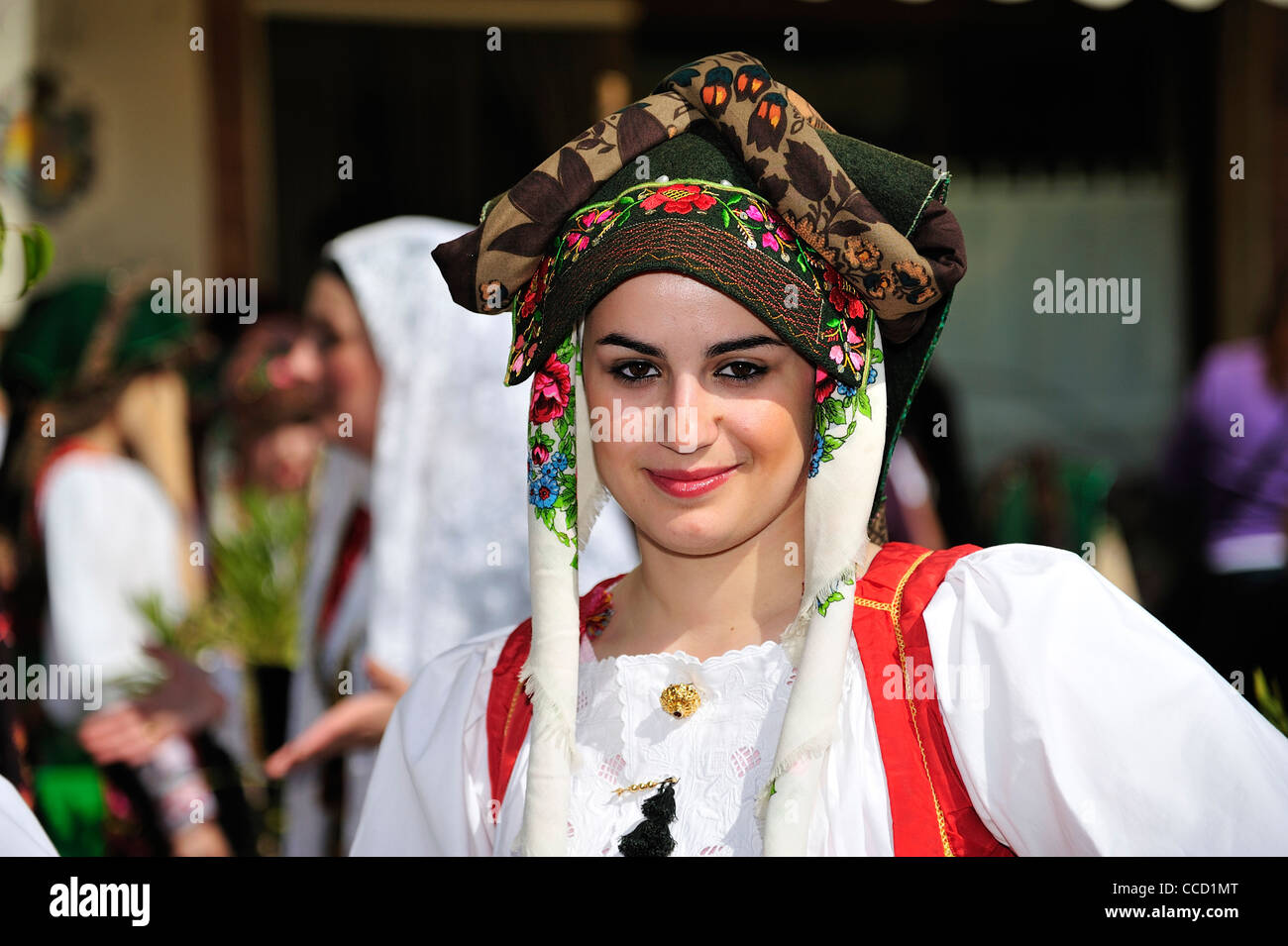 Femme en robe typique de Samugheo, Sardaigne, Italie Banque D'Images