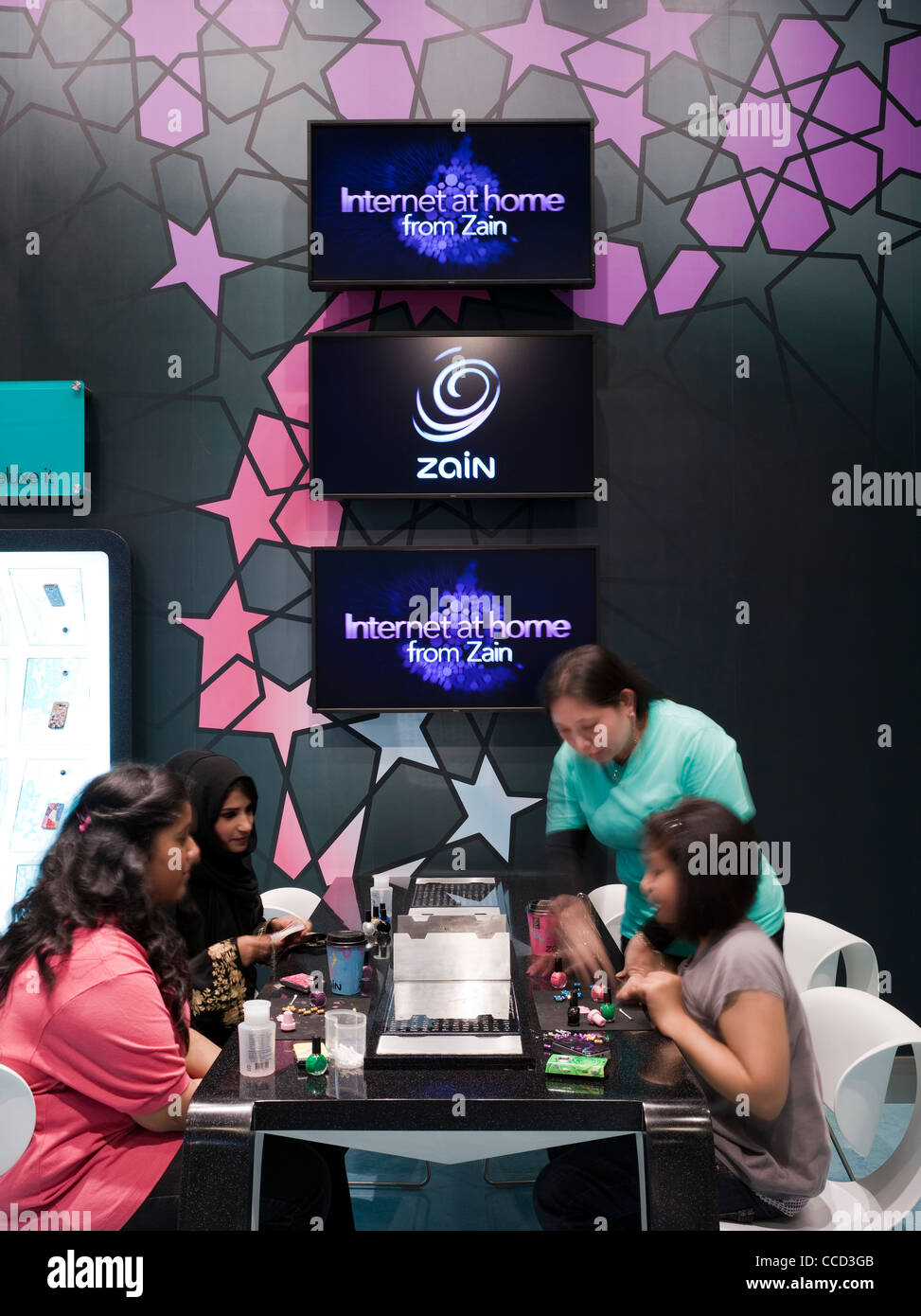 Boutique de téléphonie ZAIN BAHRAIN SEEF MALL FUTUREBRAND 05-09 ENFANTS DANS LA ZONE CRÉER Banque D'Images