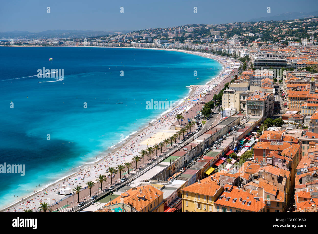 La Baie des Anges et la ville de Nice sur la côte méditerranéenne, dans