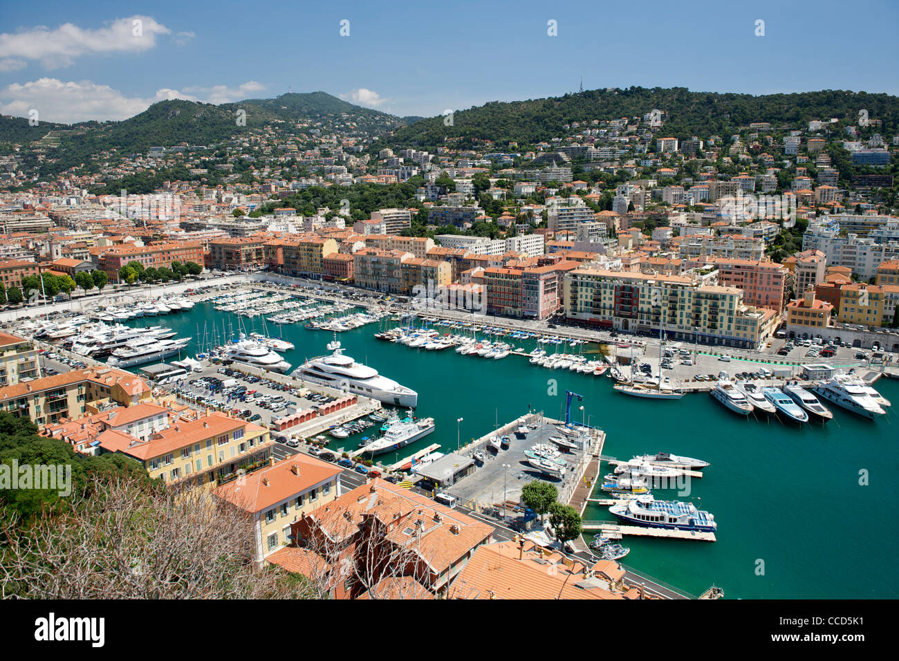 Le port de Nice sur la côte méditerranéenne, dans le sud de la France. Banque D'Images