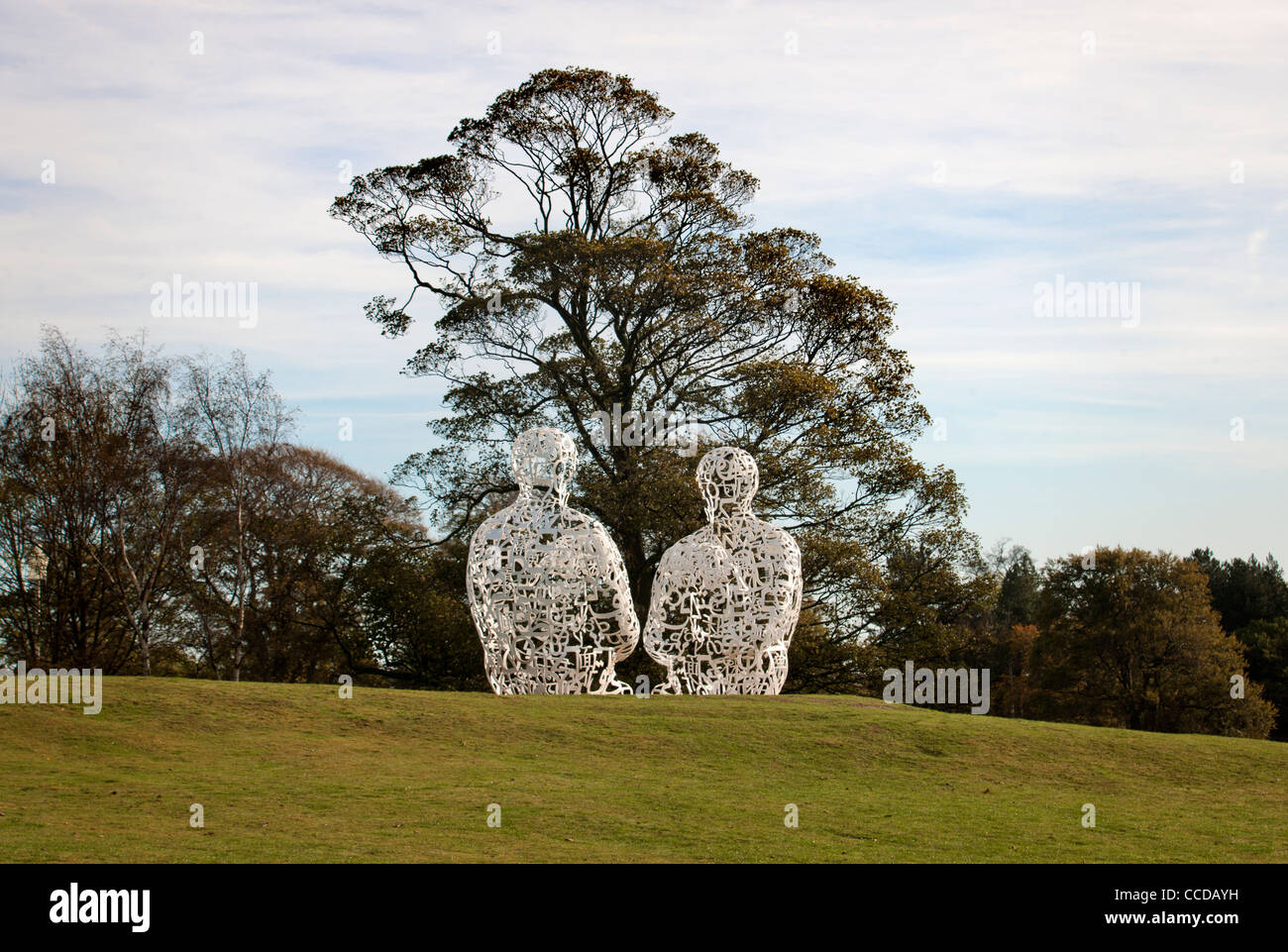 Jaume Plensa sculpture 'Twins I et II' dans le Yorkshire Sculpture Park Banque D'Images