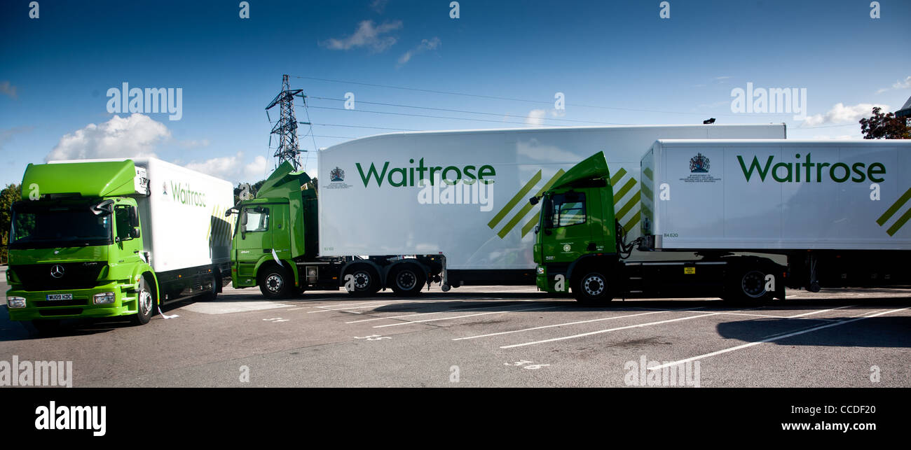 John Lewis et Waitrose camions garés à Waitrose Head Quaters, Bracknell Berkshire Banque D'Images