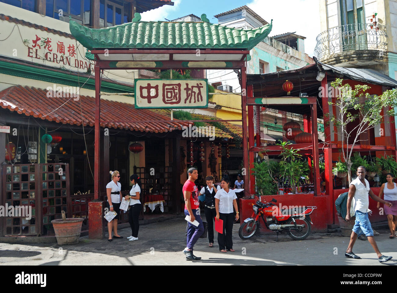 L'entrée de Chinatown, La Havane (La Habana), de Cuba, des Caraïbes. Banque D'Images