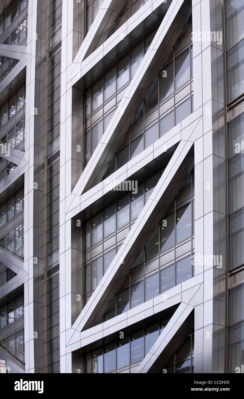 Heron Tower, également appelé 110 Bishopsgate, est un gratte-ciel en construction par Heron International dans la ville de Banque D'Images