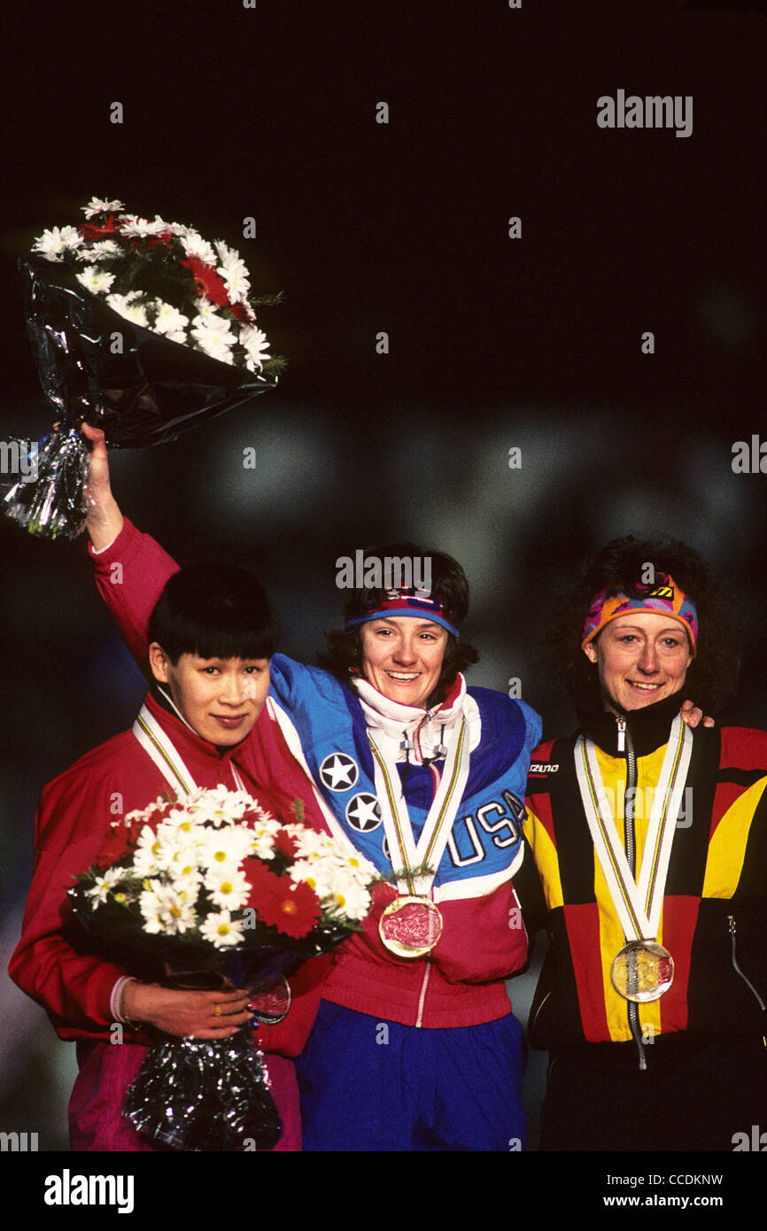 Bonnie BLAIR USA 500m médaillée d'or, centre, 1992 Jeux Olympiques d'Albertville en France Banque D'Images