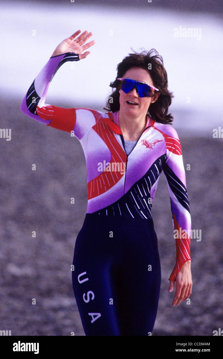 Bonnie BLAIR USA après avoir remporté la médaille d'or au 1 000 m lors des Jeux Olympiques d'hiver de 1992 Albertville France Banque D'Images