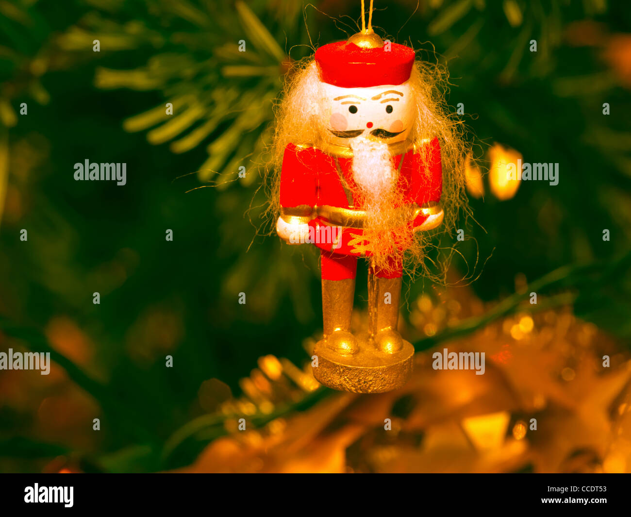 Toy Soldier Christmas Decoration Hanging on Christmas Tree Banque D'Images