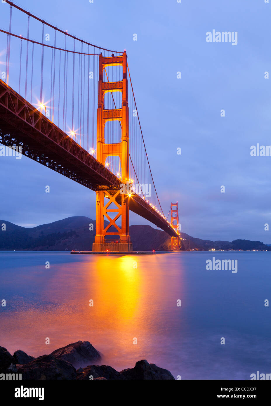 Golden Gate Bridge at night - San Francisco, California USA Banque D'Images