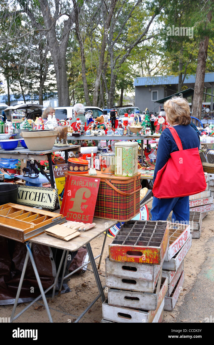 Premier lundi jours Commerce marché aux puces à Canton, Ohio, USA - Le plus ancien et le plus grand marché aux puces aux Etats-Unis Banque D'Images Premier lundi jours Commerce marché aux puces à Canton, Ohio, USA - Le plus ancien et le plus grand marché aux puces aux Etats-Unis Banque D'Images