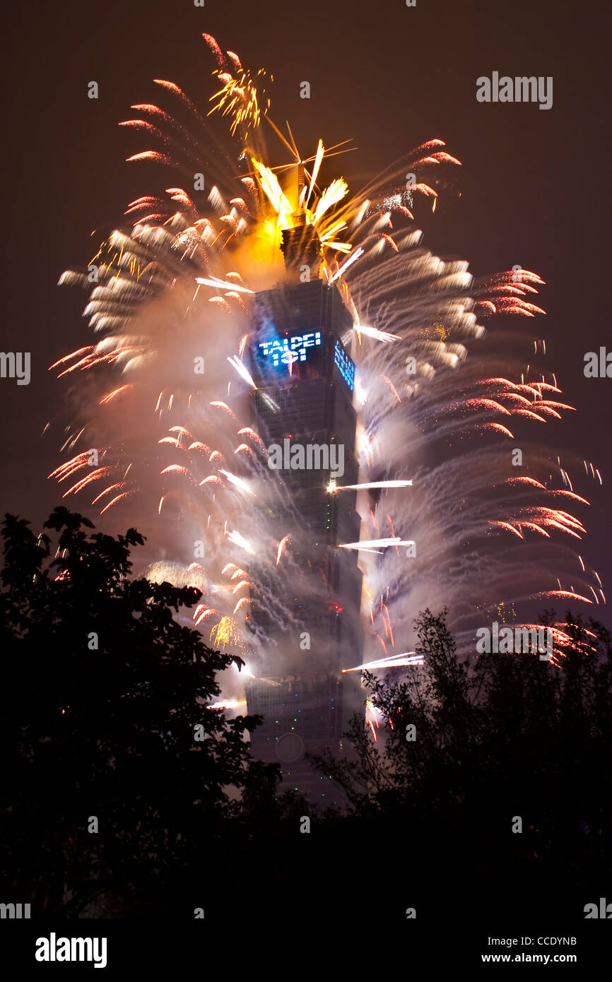 Taipei 101 Fireworks pour les célébrations du Nouvel An 2012 Banque D'Images