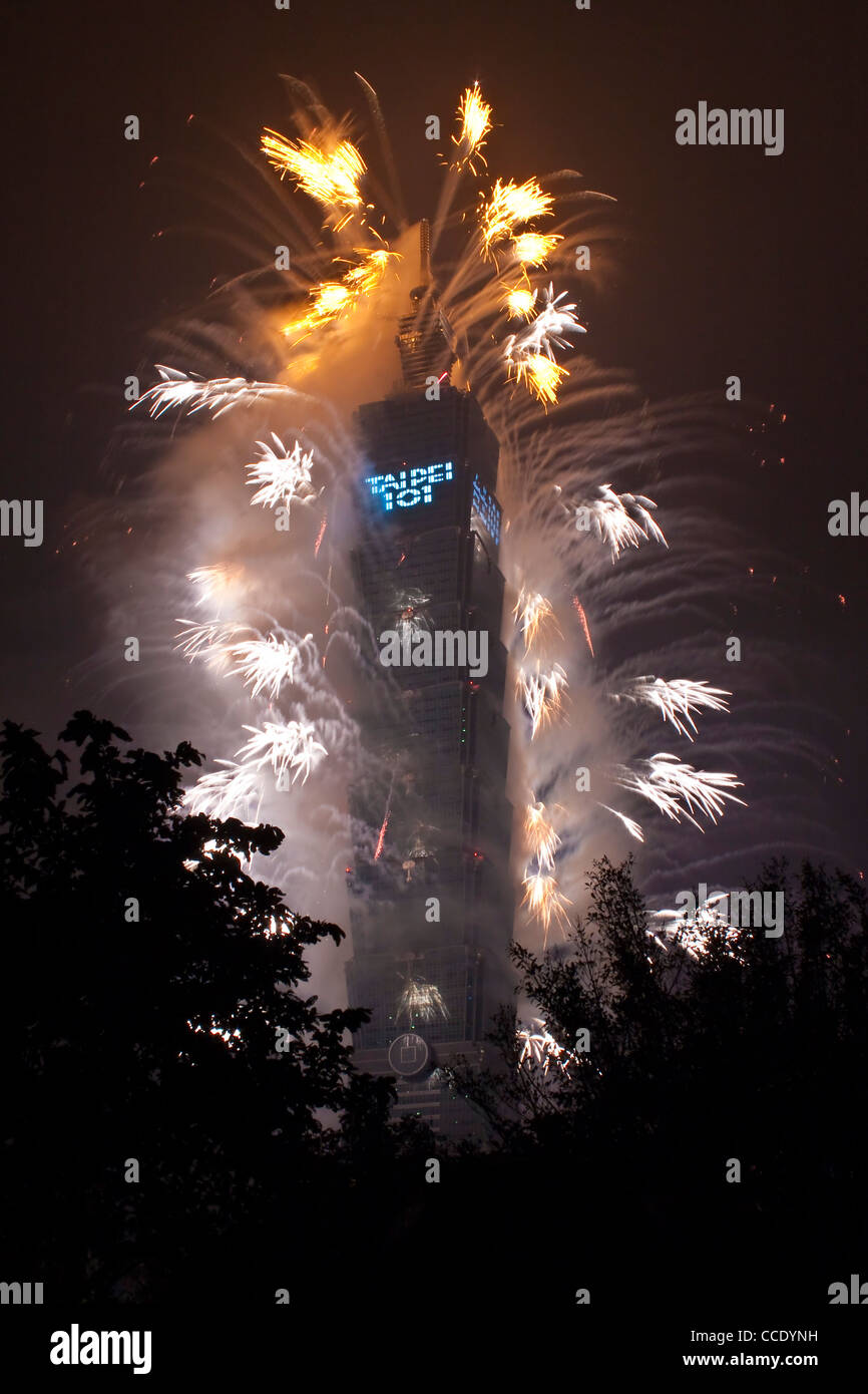Taipei 101 Fireworks pour les célébrations du Nouvel An 2012 Banque D'Images